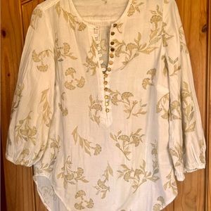 Beautiful Floreat Blouse with Gold Buttons!